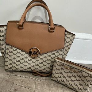 Authentic Michael Kors Purse and matching Wallet !